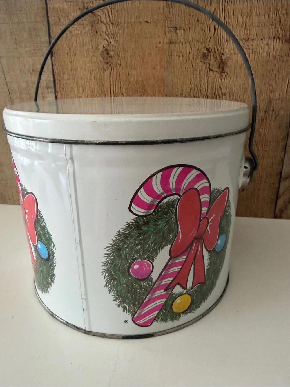 VTG Deco Tin White Holiday Candy Cane Wreath Tin with Handle